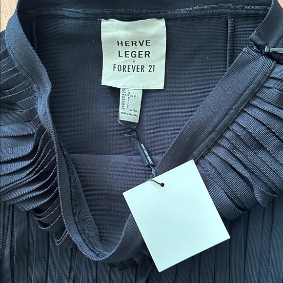 Herve Leger Elegant Black Fringe Skirt Set - Picture 2 of 3